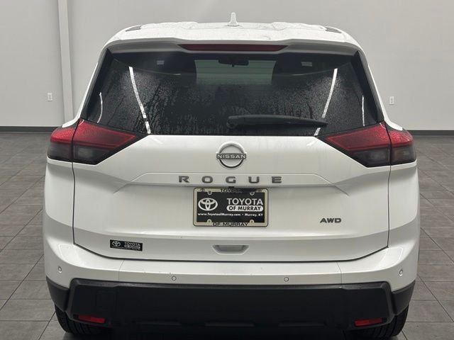 Used 2025 White Nissan SV image 3