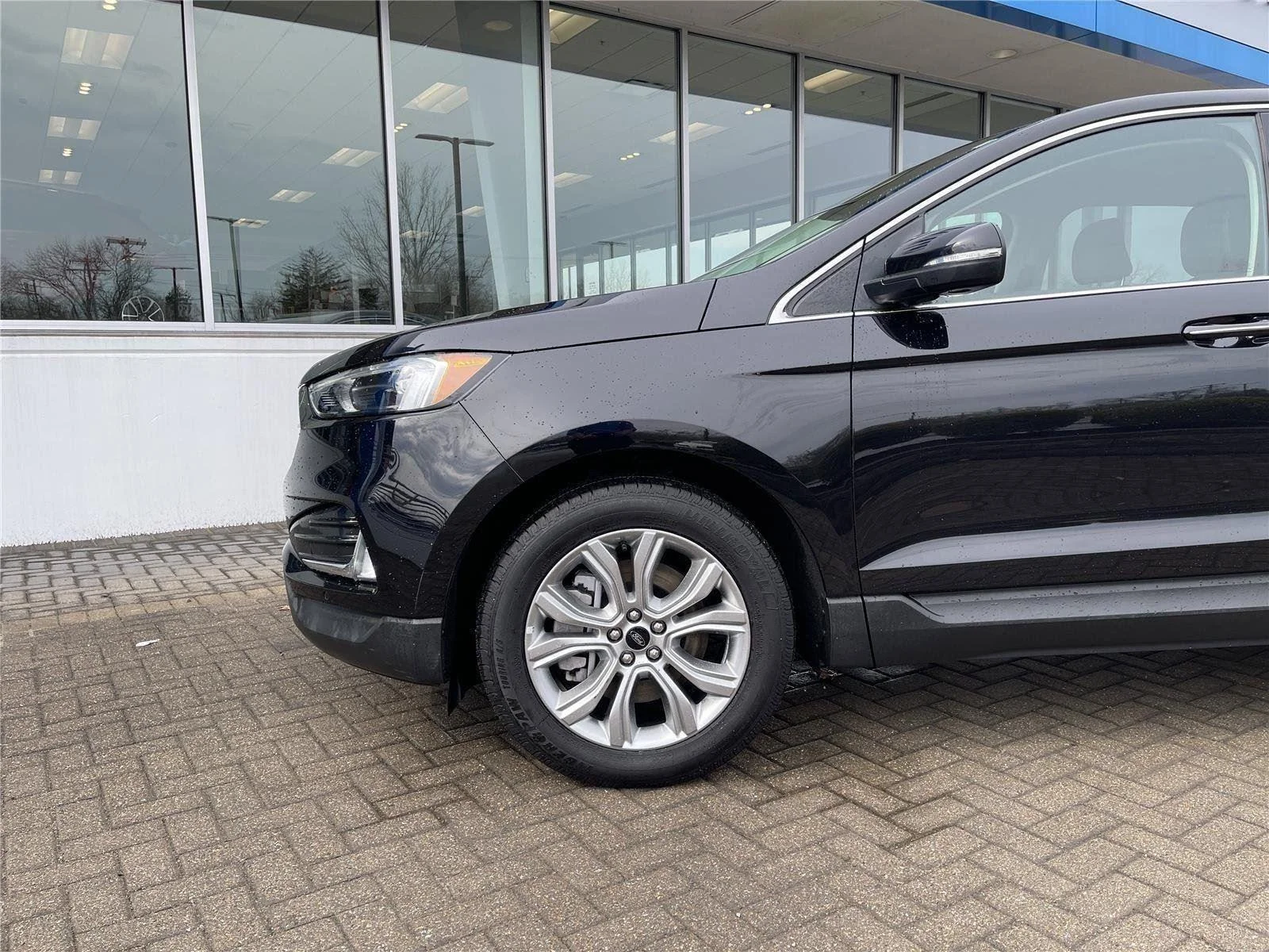 Used 2024 Agate Black Metallic Ford Titanium image 9