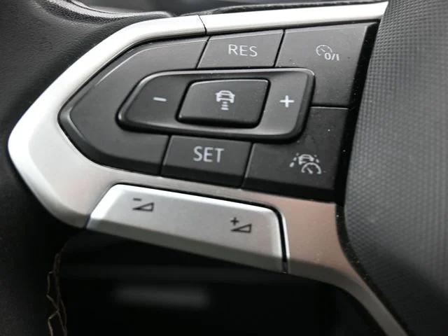 Used 2022 White Volkswagen 2.0T S image 24