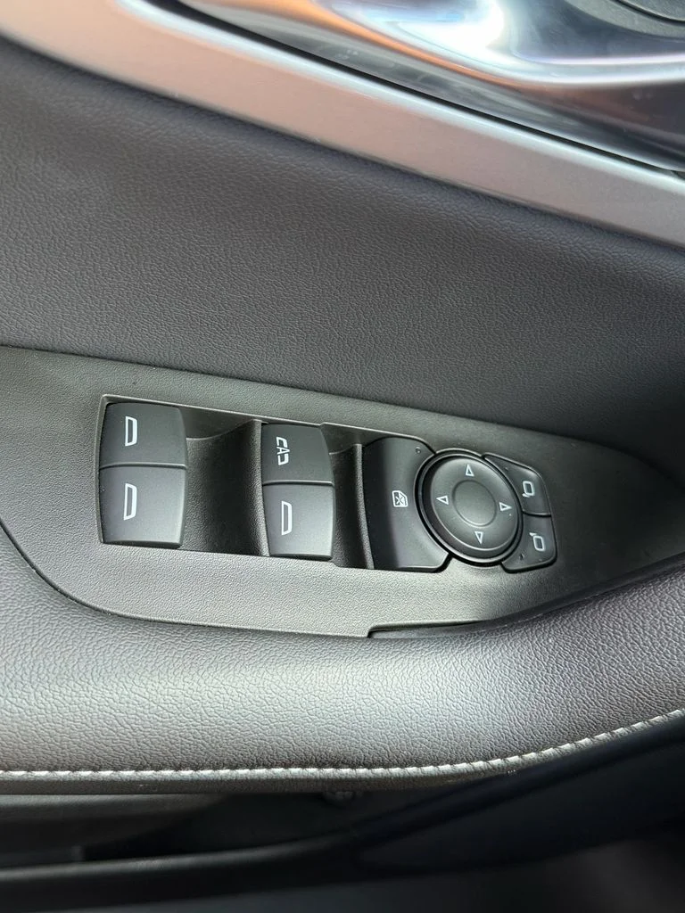 Used 2023 White Chevrolet LT image 37