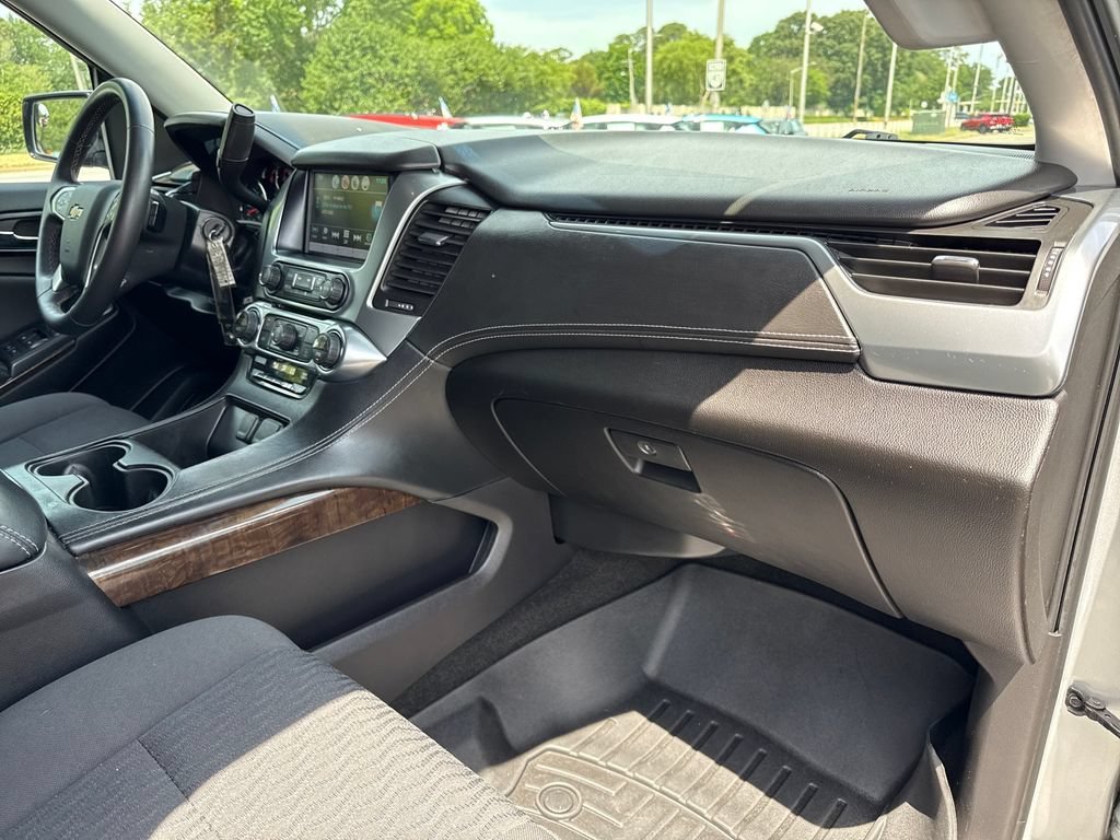 Used 2016 SILVER ICE METALLIC Chevrolet LS image 25