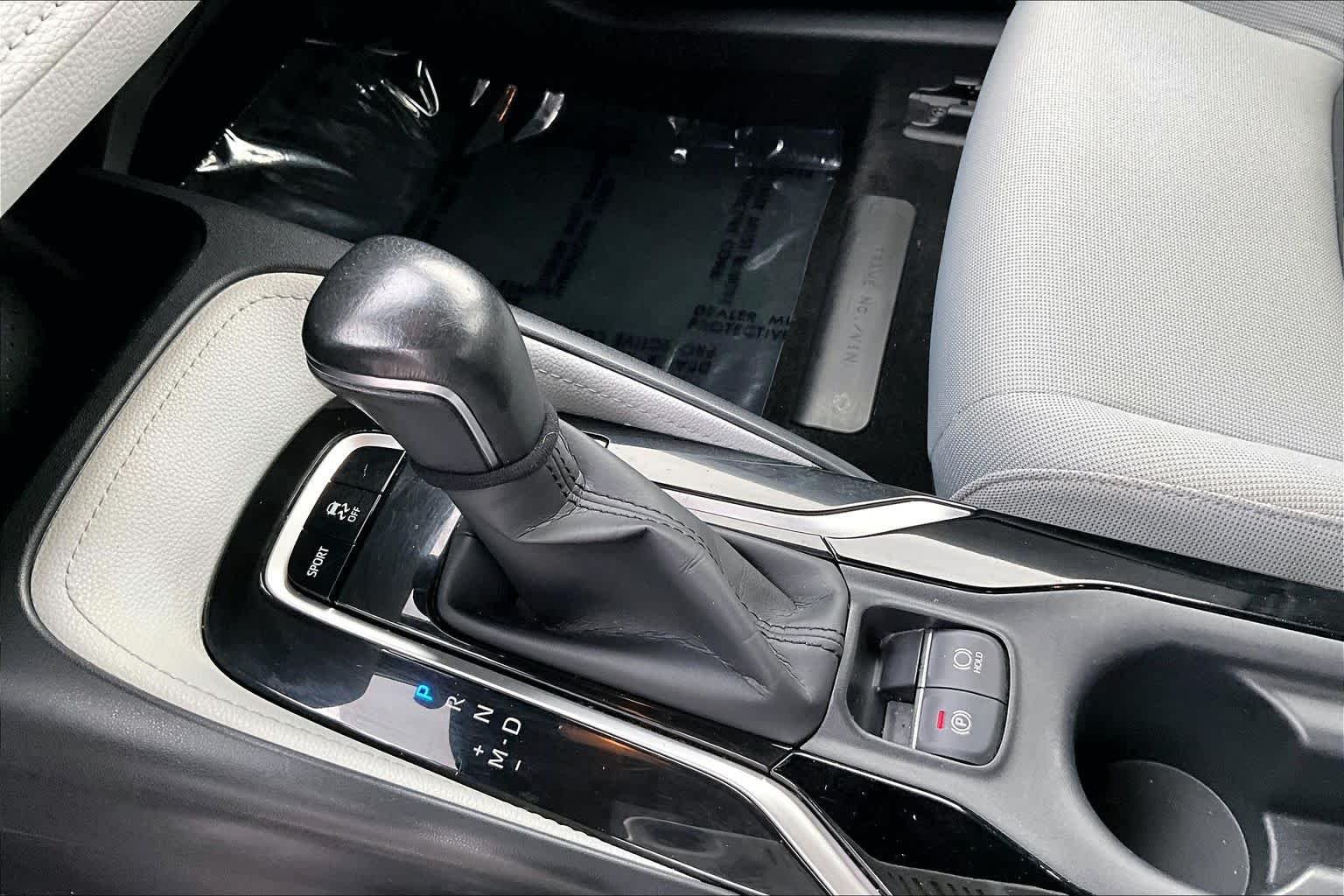 Used 2019 Midnight Black Metallic Toyota SE image 16