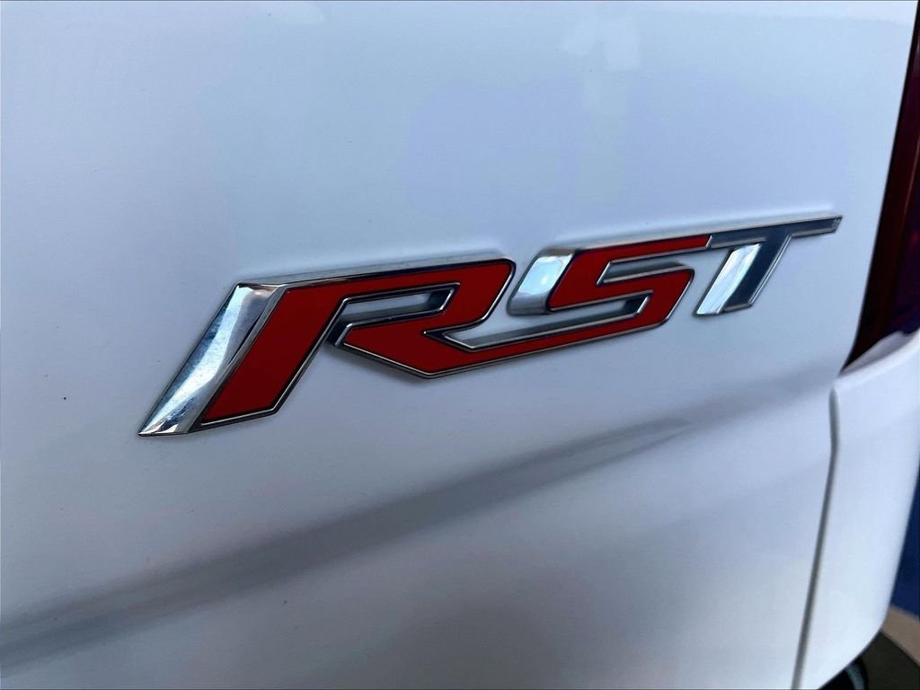 Used 2022 White Chevrolet RST image 28