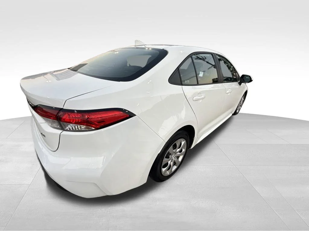 Used 2025 White Toyota LE image 5