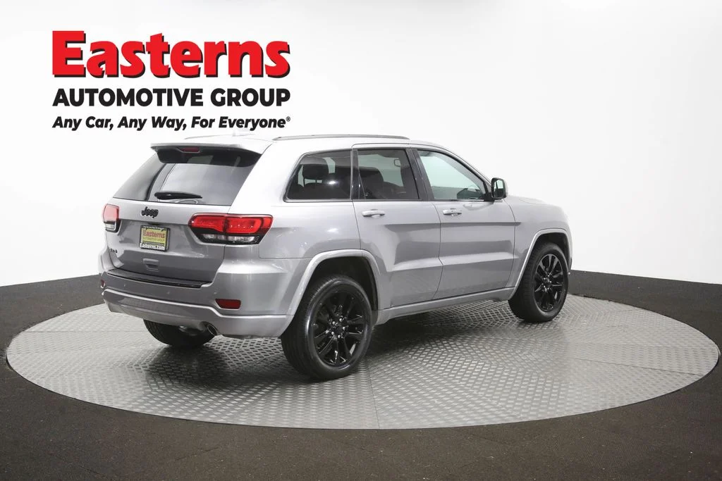 Used 2017 Silver Jeep Altitude image 40