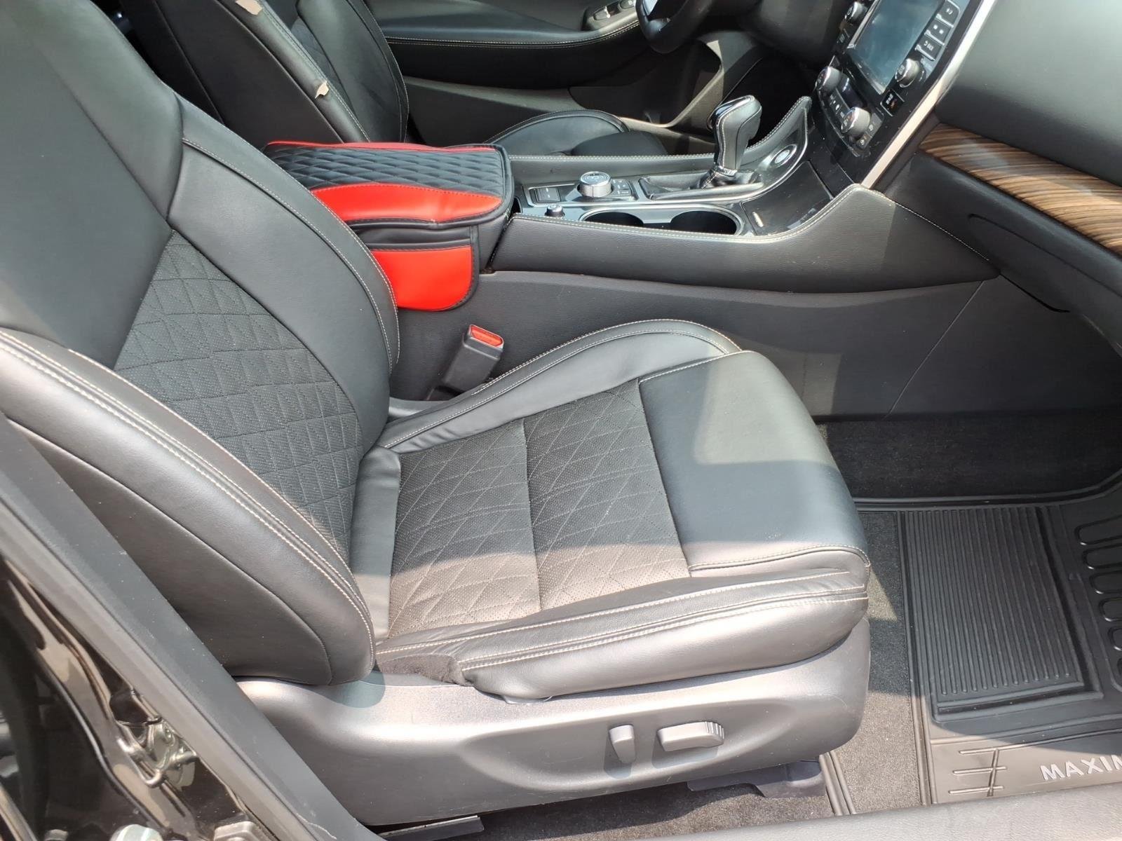 Used 2018 Super Black Nissan Platinum image 23