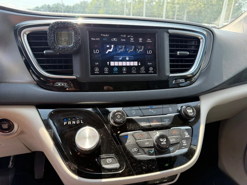 Used 2020 Silver Chrysler Touring L image 10