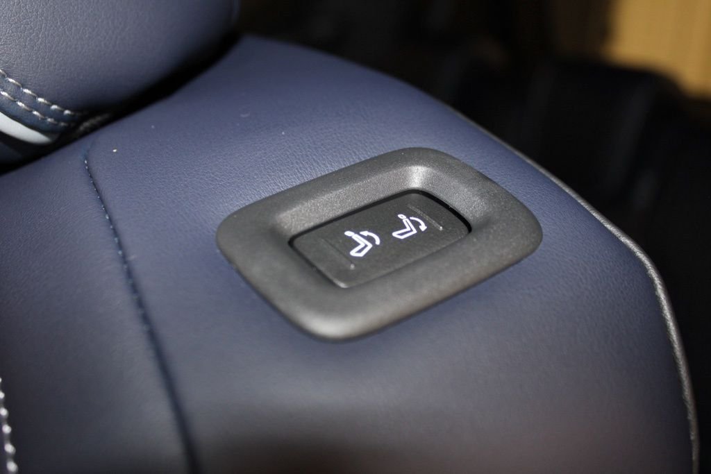 Used 2026 White INFINITI SPORT image 43