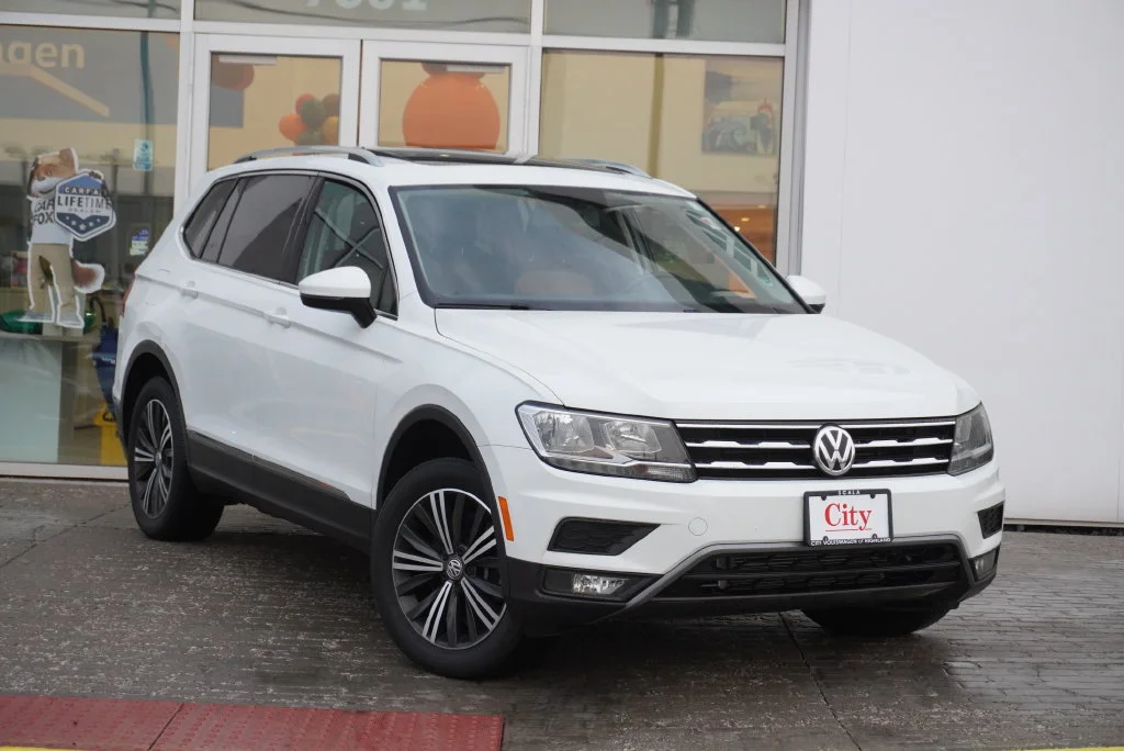 Used 2018 White Volkswagen 2.0T SEL image 2