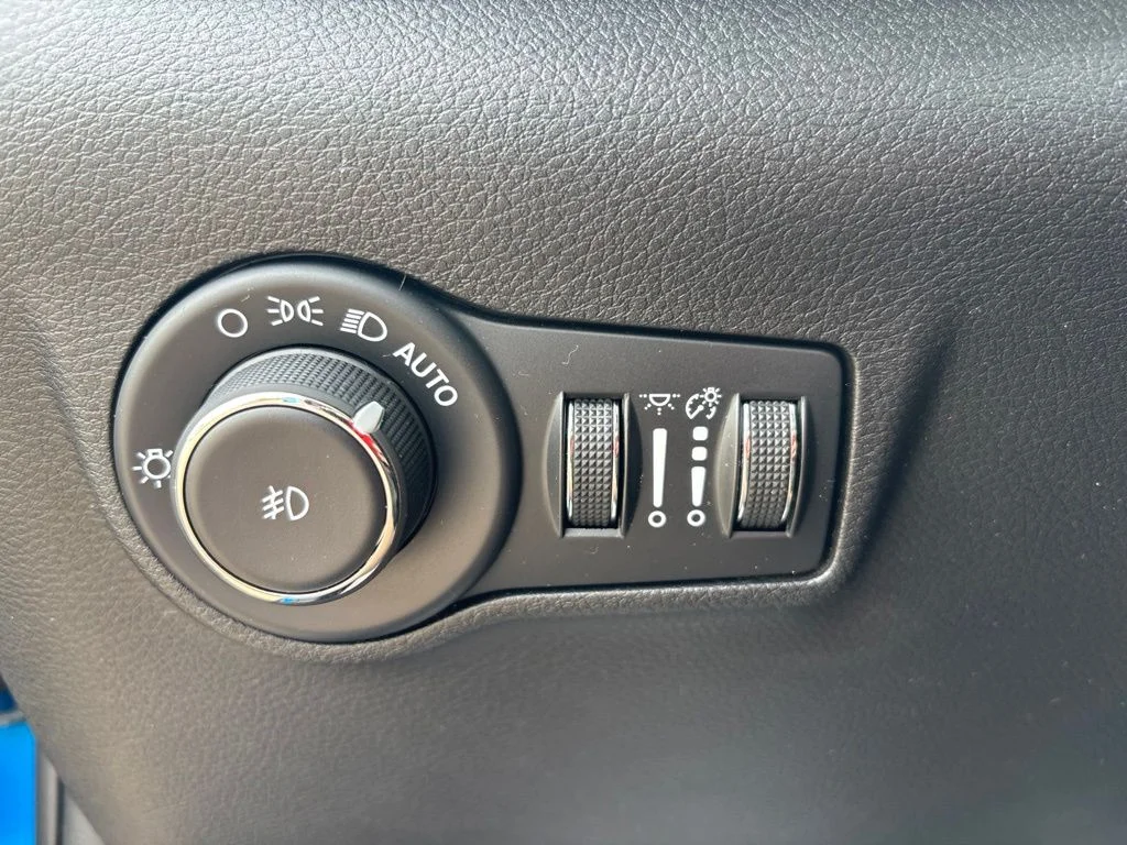 Used 2024 Blue Jeep Latitude image 19