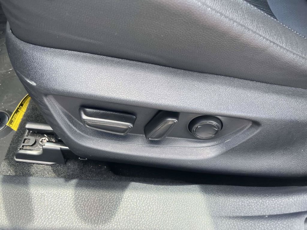2025 Toyota Camry XSE - Photo 19