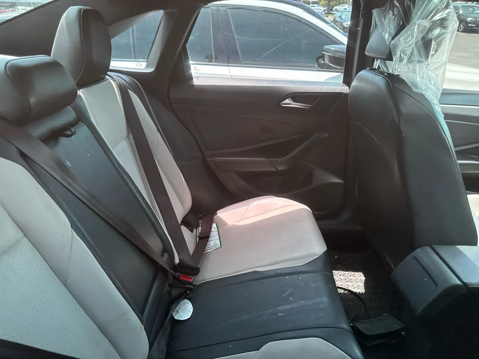 Used 2020 Deep Black Pearl Volkswagen R-Line image 8