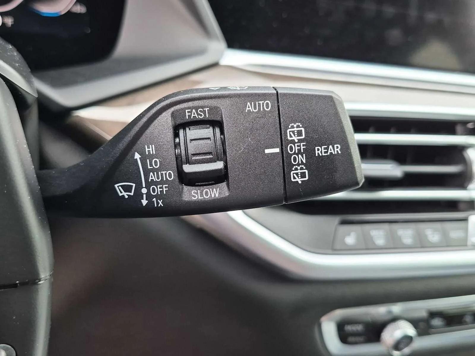 Used 2022 Alpine White BMW sDrive40i image 27