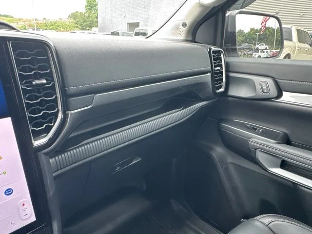 Used 2025 White Ford Lariat image 24