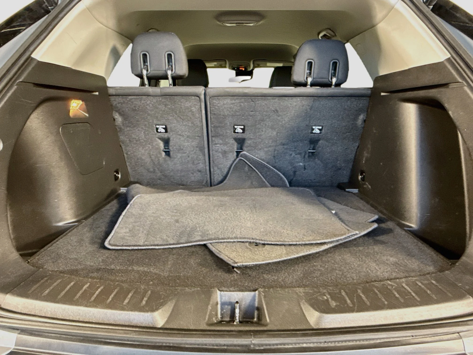 Used 2023 STERLING GRAY METALLIC Chevrolet LS image 26
