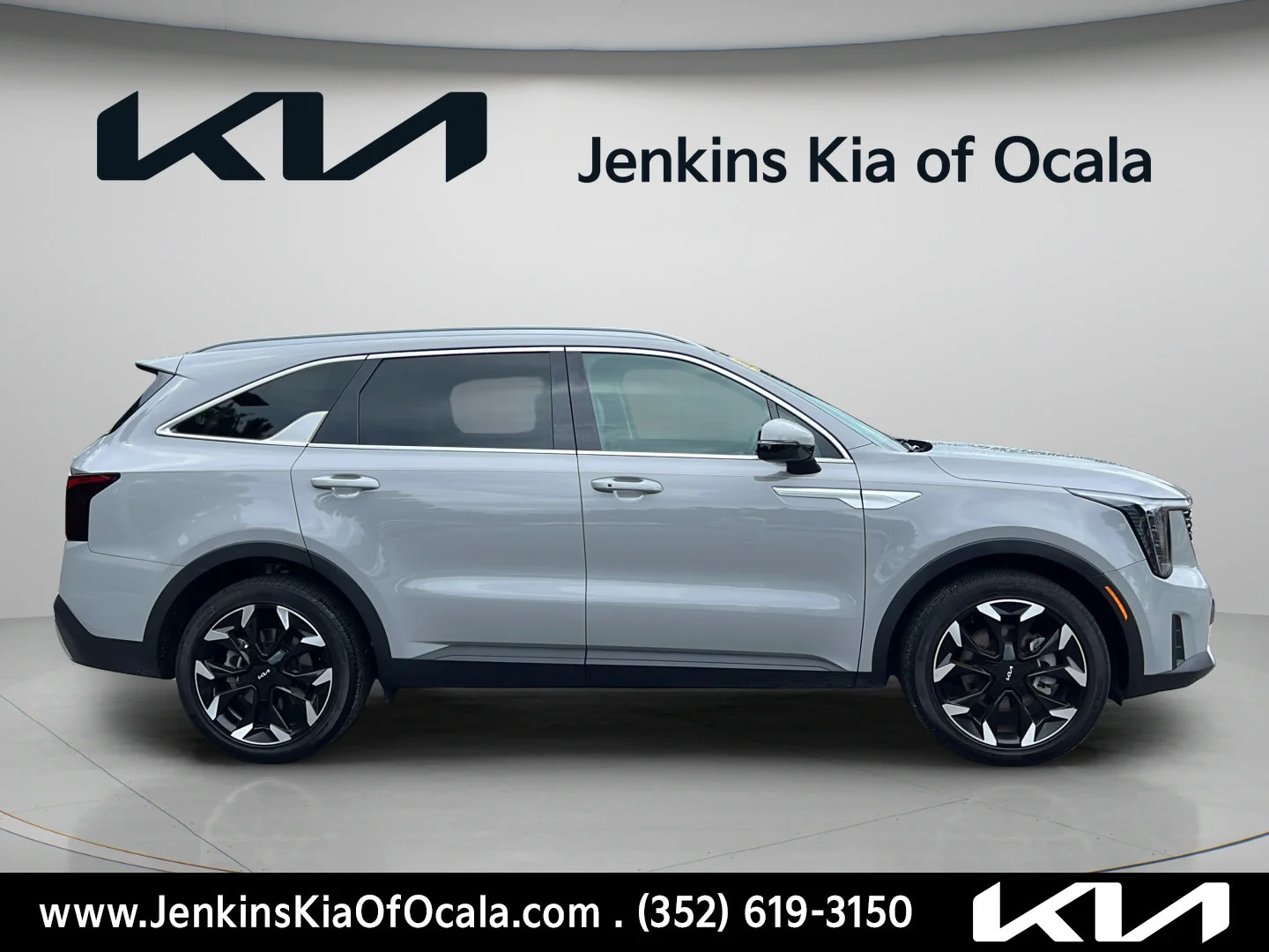 Used 2025 Wolf Gray Kia EX image 2