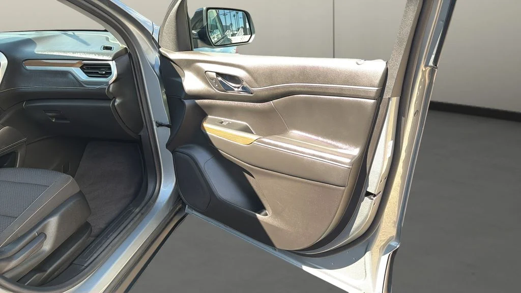 Used 2023 Silver GMC SLE image 16