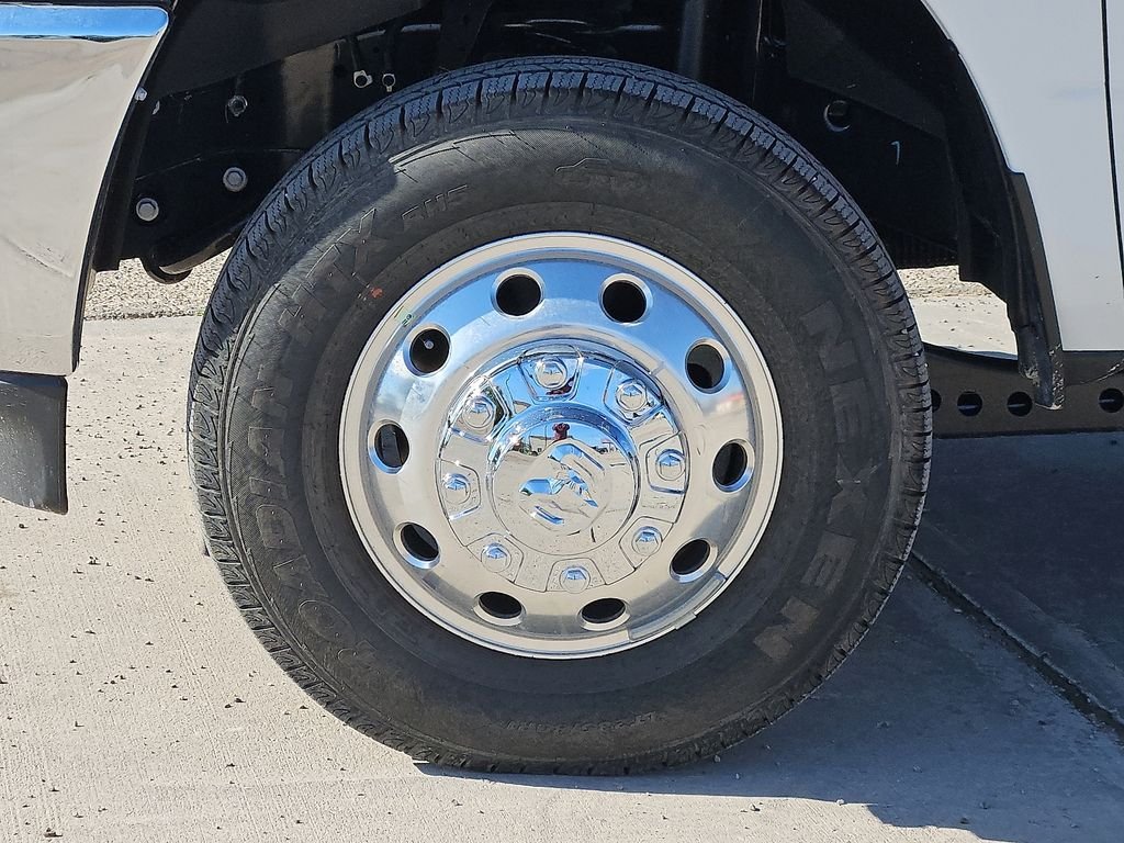 2025 RAM 3500 Big Horn - Photo 9