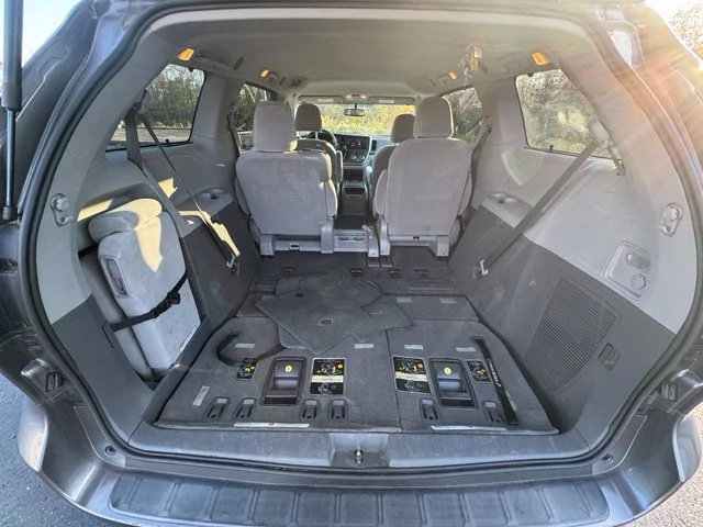 Used 2015 Gray Toyota LE image 13