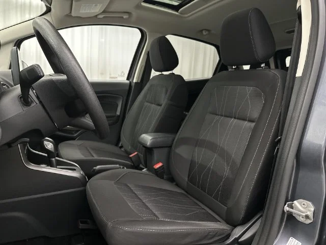 Used 2021 Black Ford SE image 18