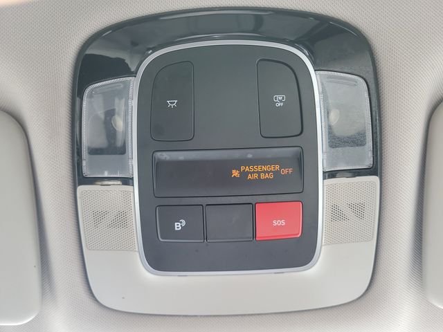 Used 2025 White Hyundai SEL image 28
