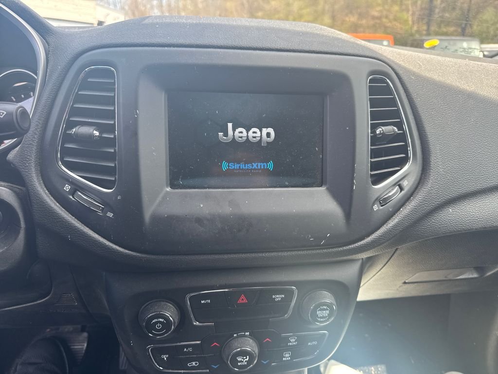 Used 2019 Gray Jeep Latitude image 34