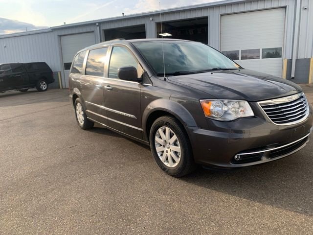 Used 2016 Granite Crystal Metallic Clearcoat Chrysler Touring image 7