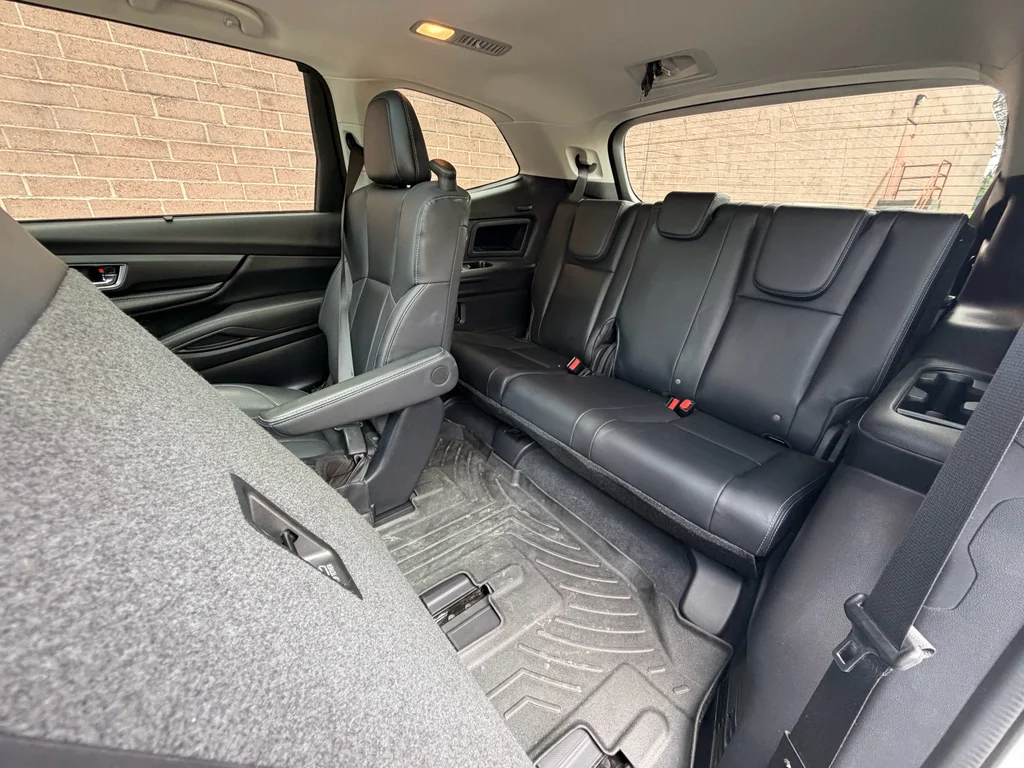 Used 2023 Ice Silver Metallic Subaru Limited image 19