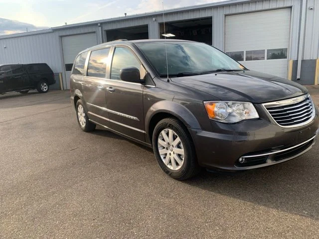 Used 2016 Crystal Metallic Chrysler Touring image 7
