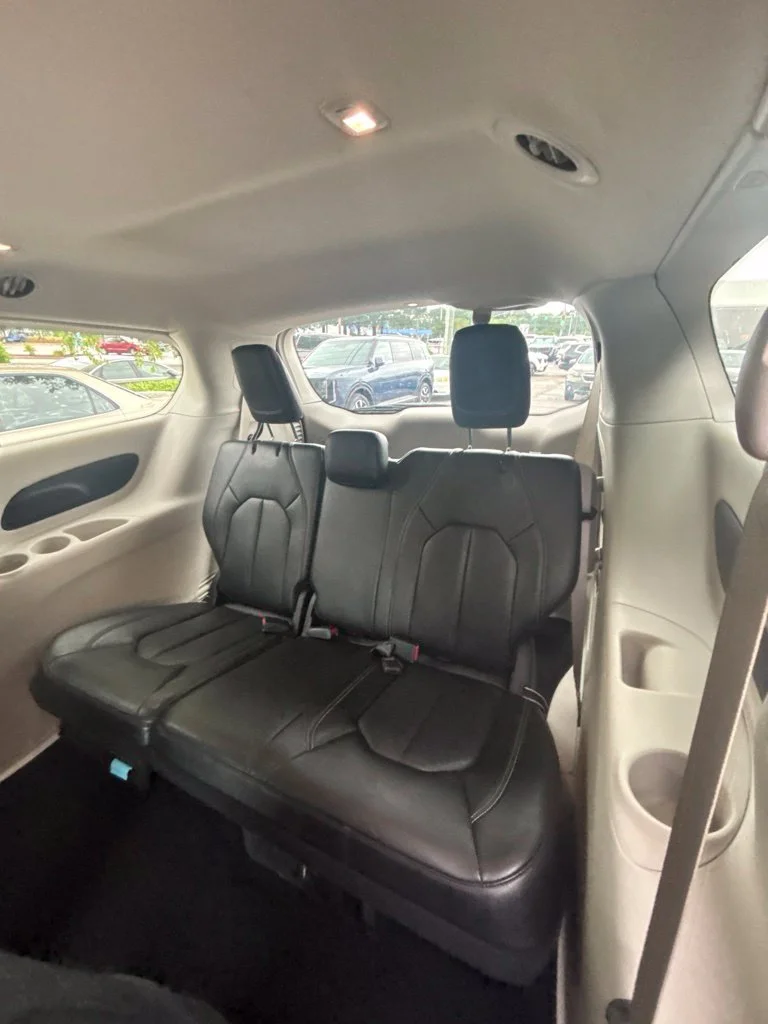 Used 2023 Black Chrysler Touring L image 19