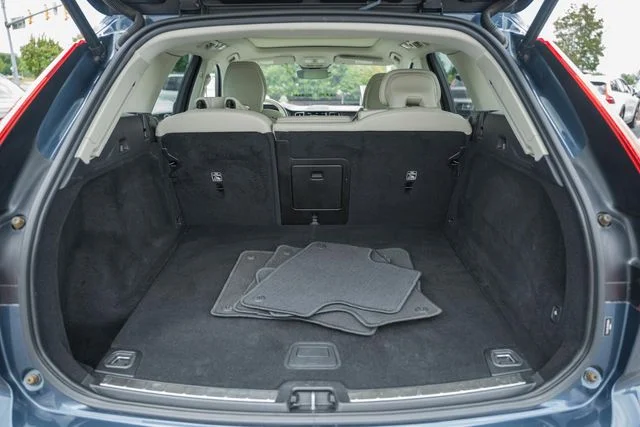 Used 2022 Denim Blue Volvo Inscription image 10