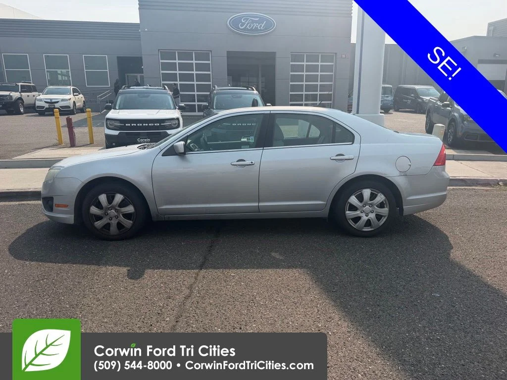 Used 2010 Brilliant Silver Metallic Ford SE image 3