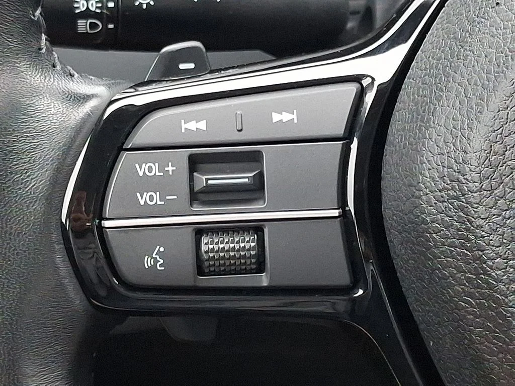 Used 2024 Silver Honda Touring image 22