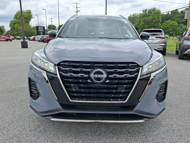 Used 2023 Gray Nissan SR image 3
