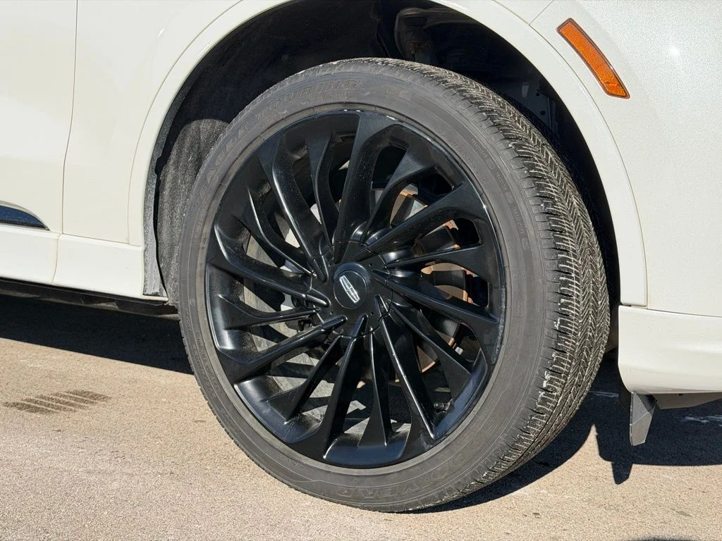 Used 2025 White Lincoln Reserve image 31