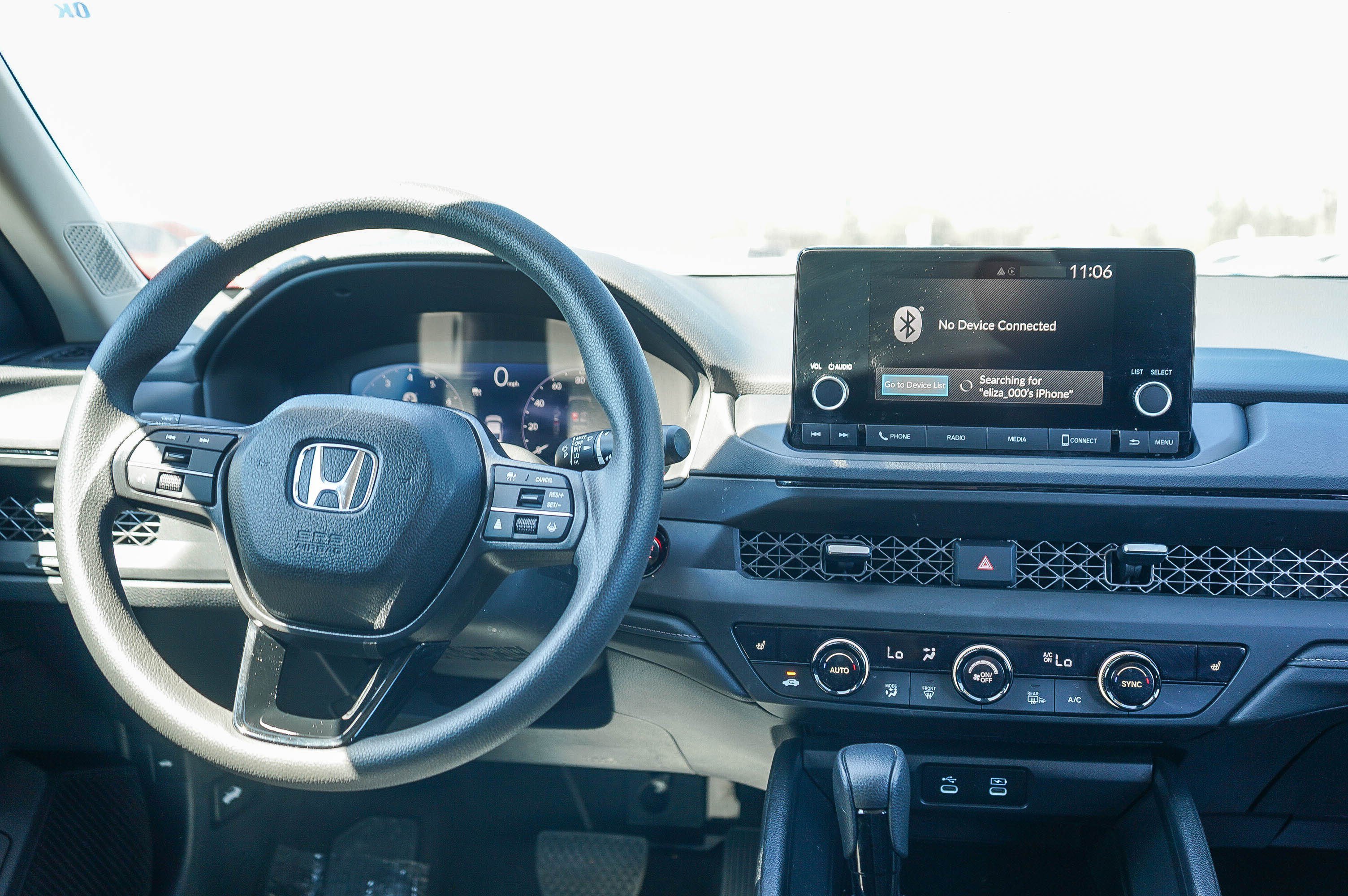 Used 2025 Meteorite Gray Metallic Honda SE image 13