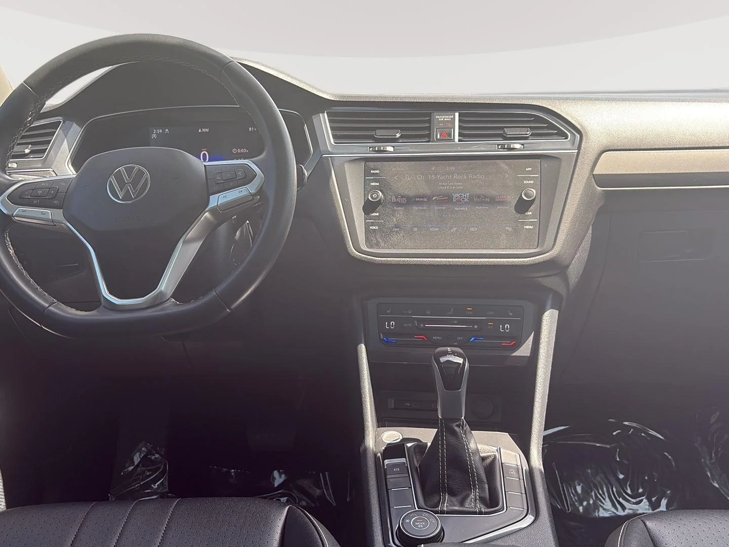Used 2023  Volkswagen SE image 20