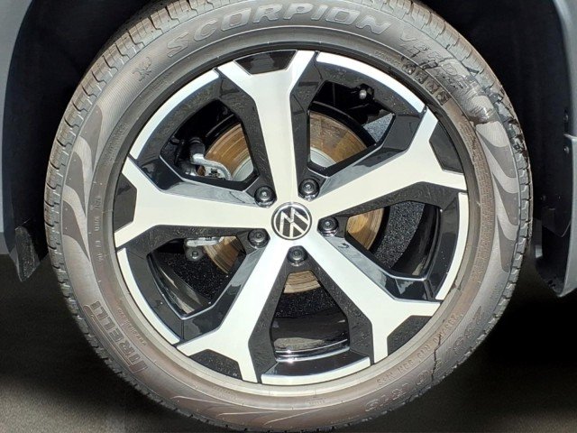 New 2026 Deep Black Pearl Volkswagen SE 4Motion image 11