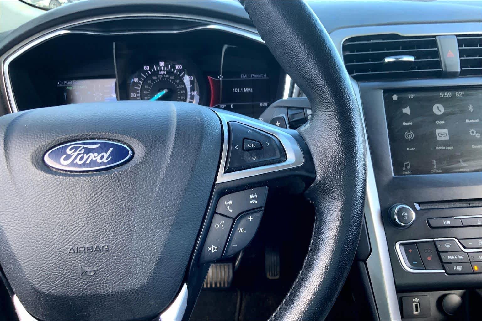 Used 2017 White Platinum Metallic Tri-Coat Ford SE image 25