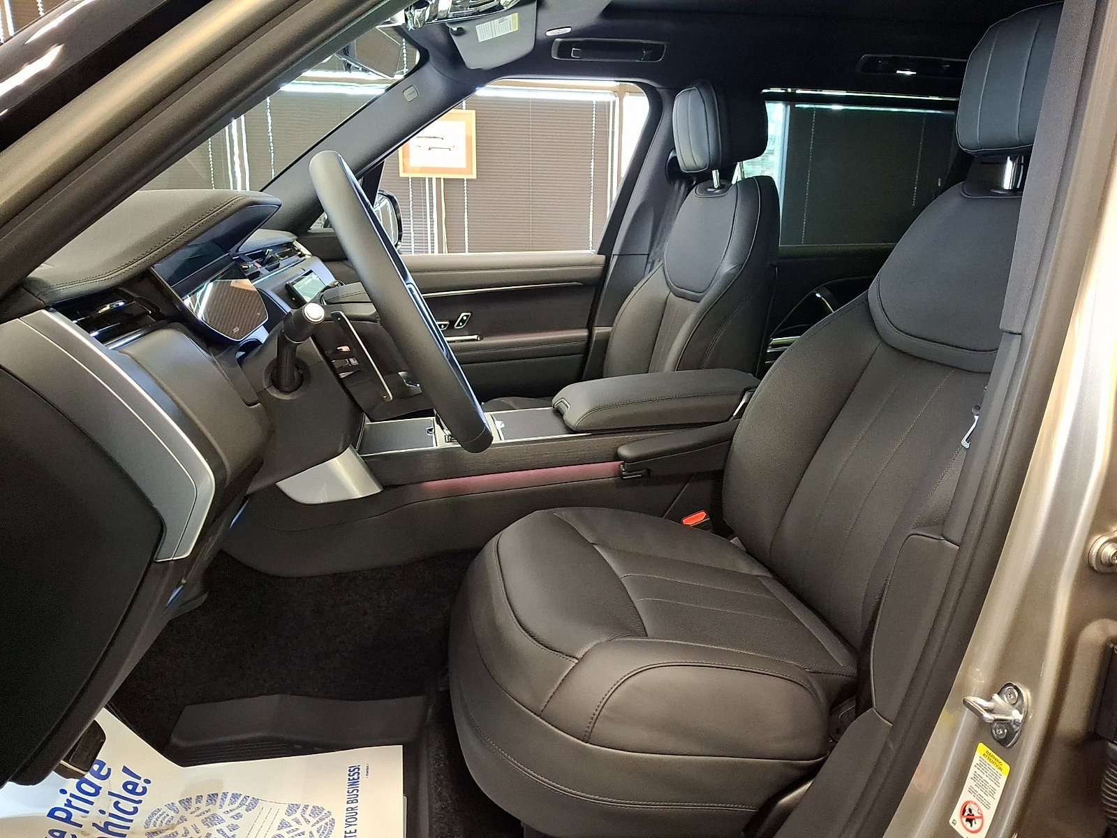 New 2026 Batumi Gold LAND ROVER SE 7 Seats image 8