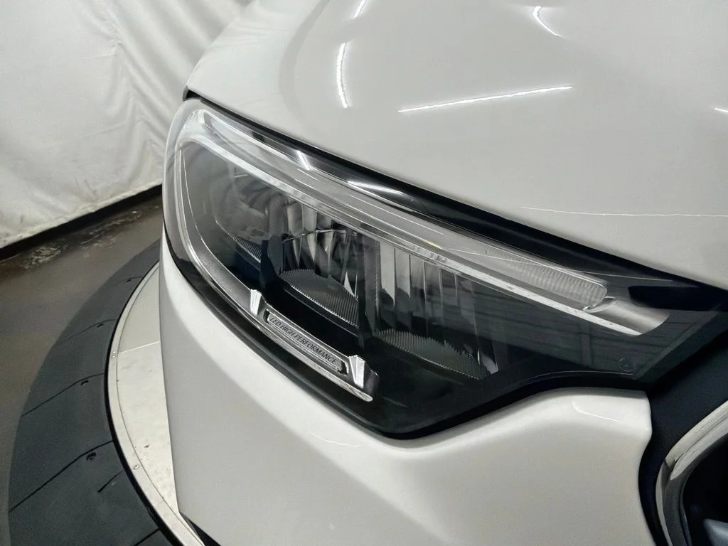 New 2027 White Mercedes-Benz GLC 300 image 10