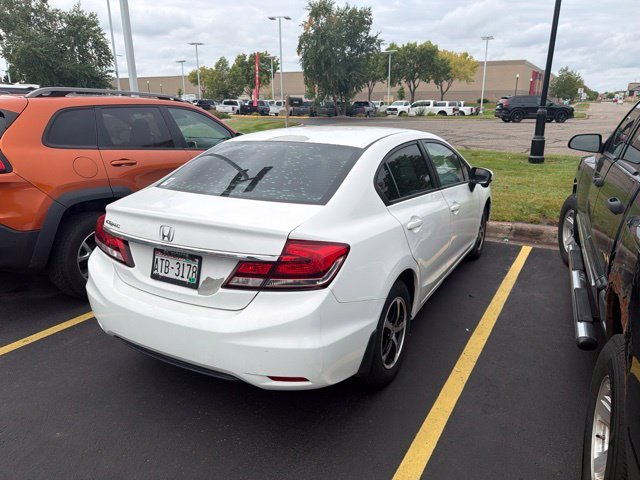 Used 2015 White Honda SE image 3