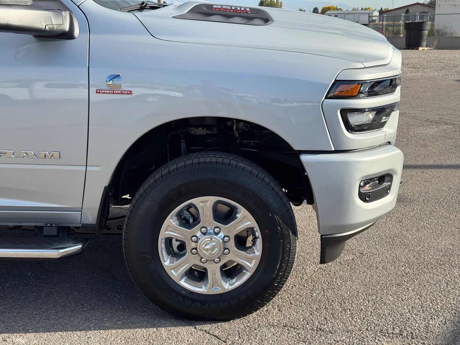 New 2027 Silver-Zynith Exterior Paint RAM Big Horn image 3