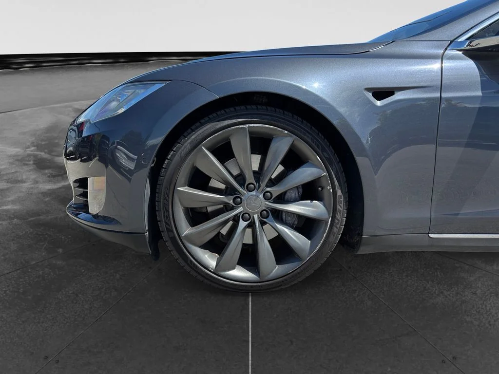 Used 2015 Gray Tesla 70D image 9