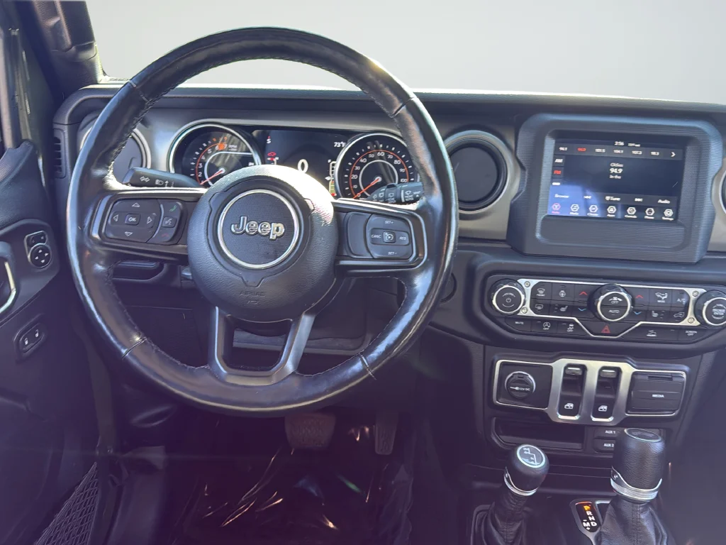Used 2021 Green Jeep Sport S image 9