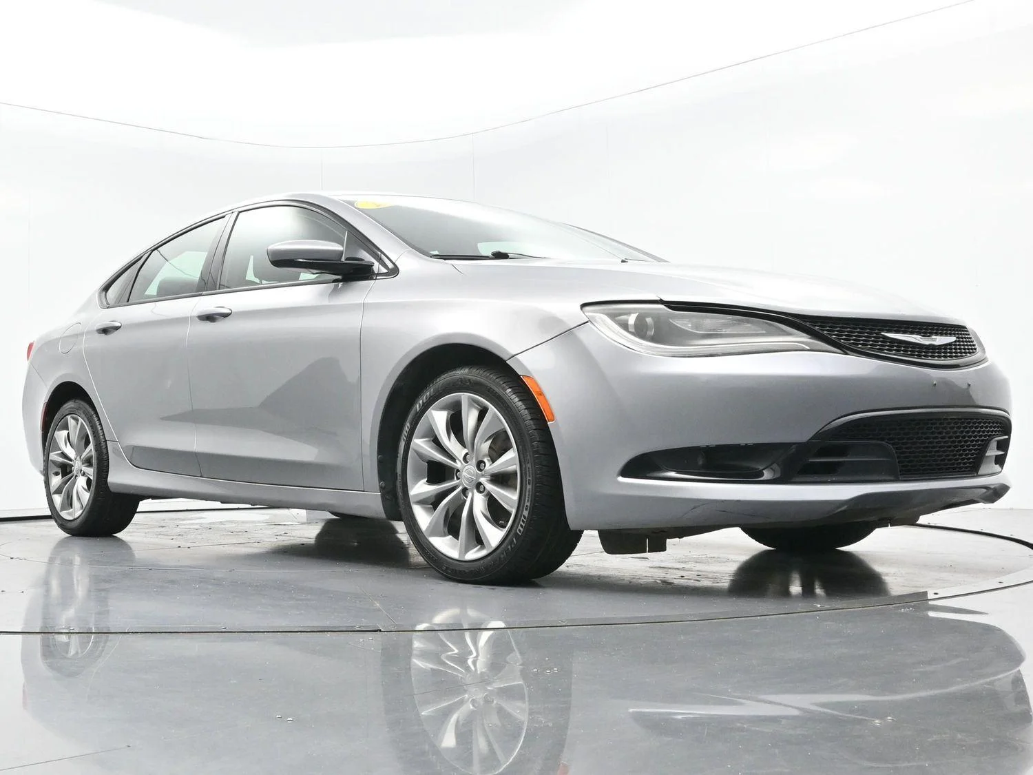 Used 2015 Billet Silver Metallic Clearcoat Chrysler S image 42
