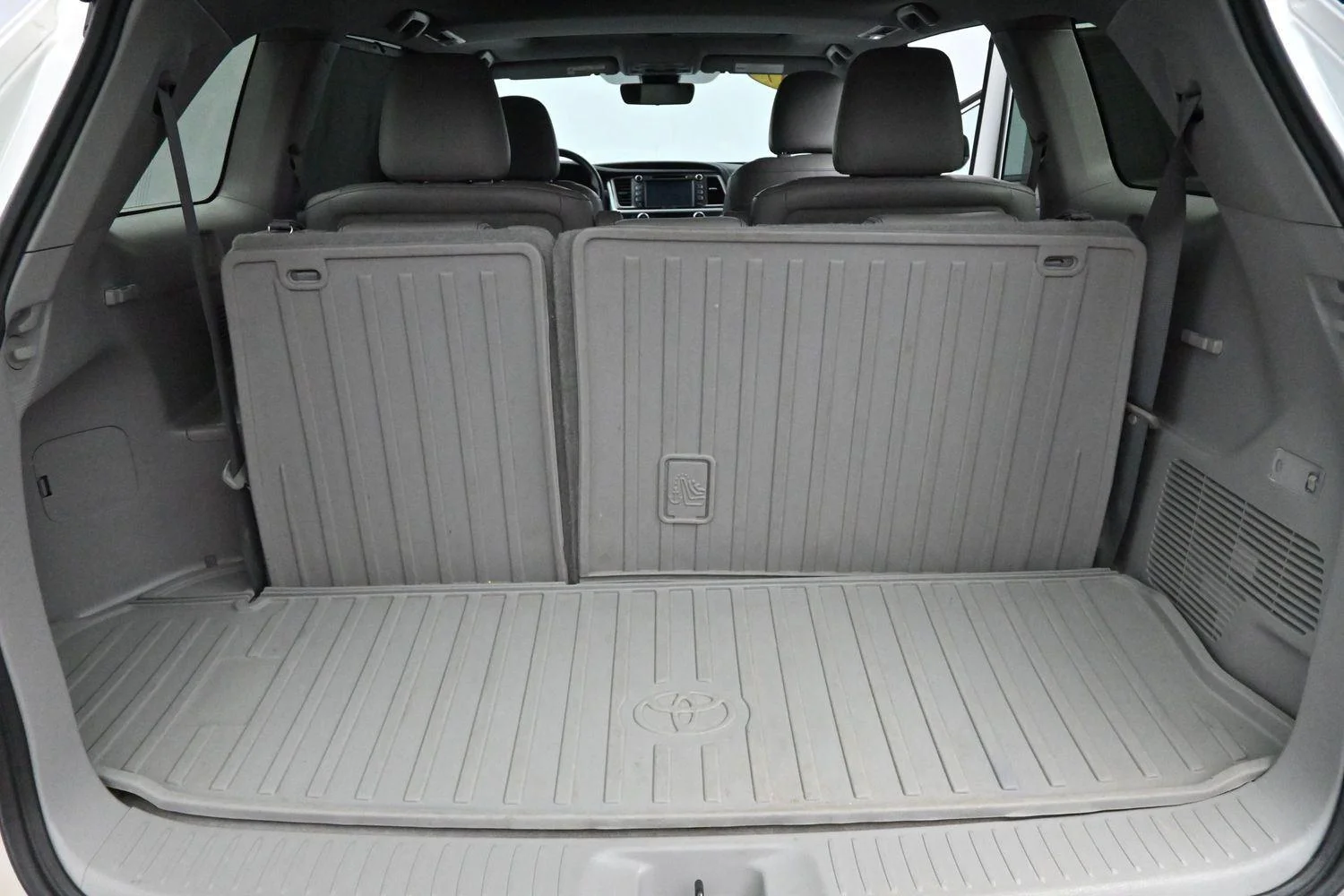Used 2017 Blizzard Pearl Toyota Limited image 9
