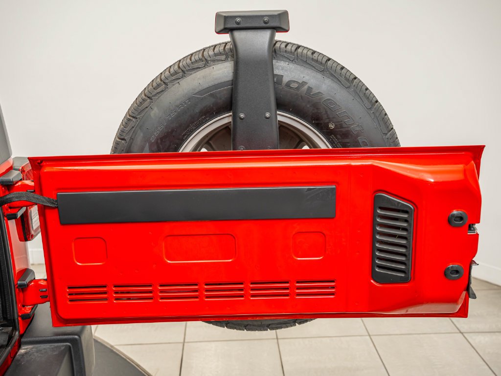 Used 2008 Flame Red Clearcoat Jeep Rubicon image 18