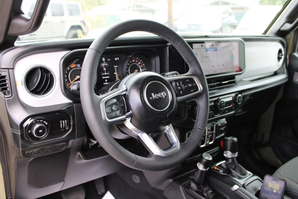 Used 2026  Jeep Sahara image 27