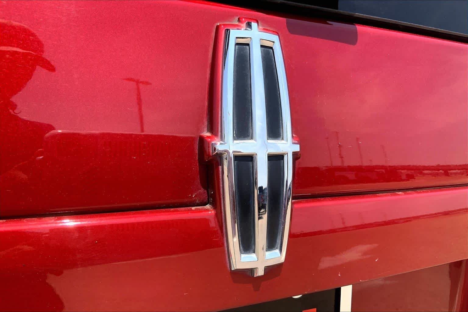 Used 2013 Ruby Red Metallic Tinted Clearcoat Lincoln  image 30
